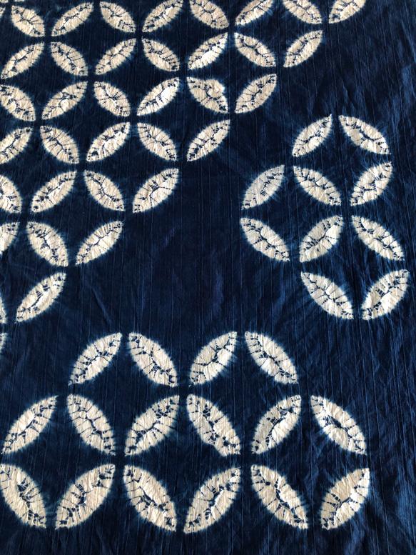 天然藍染有松鳴海絞り多用途布(テーブルセンター、タペストリー、ふろしき) 2枚目の画像