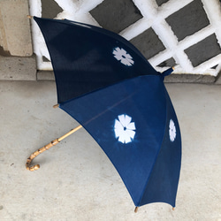 天然藍染め　板締め日傘 3枚目の画像