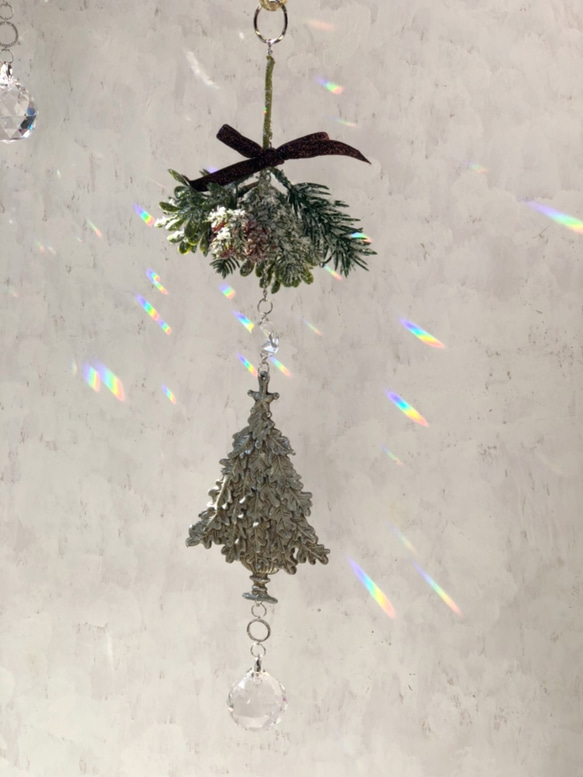 スワッグとクリスマスツリーのサンキャッチャー　 5枚目の画像