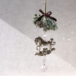 スワッグと木馬のサンキャッチャー　クリスマス 1枚目の画像