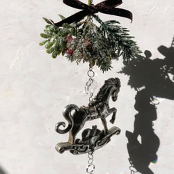 スワッグと木馬のサンキャッチャー　クリスマス 7枚目の画像