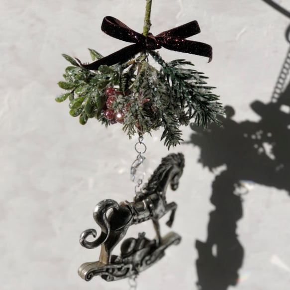 スワッグと木馬のサンキャッチャー　クリスマス 8枚目の画像