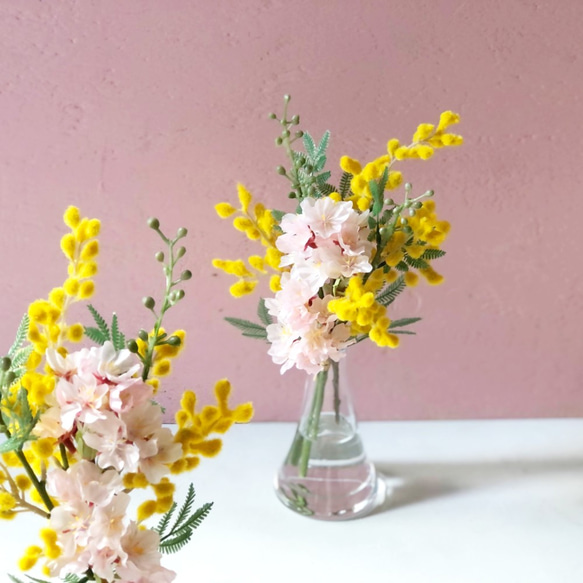 【特集掲載】再販 ミモザと桜の花瓶付きアレンジ　ずっと楽しめるアーティフィシャルフラワー 6枚目の画像