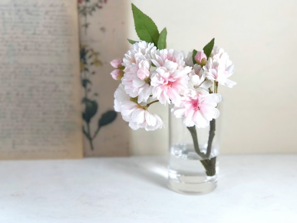 八重桜の花瓶付きアレンジ　ずっと楽しめるアーティフィシャルフラワー　【Creema限定】 8枚目の画像
