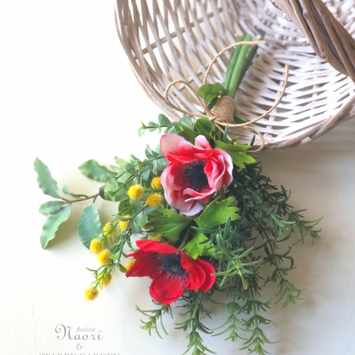 赤いアネモネとミモザのスワッグ スワッグ NAORI &STARRY GARDEN 通販