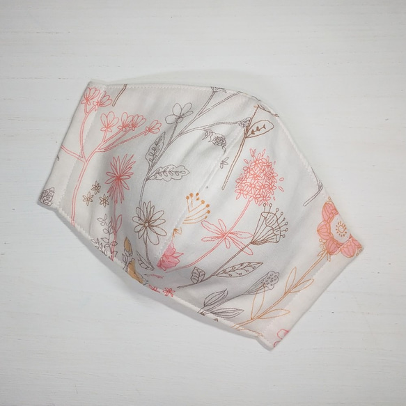 立体マスク（フィルターポケット付き）三層♡Wガーゼ　花柄白系　キッズ/レディス 3枚目の画像