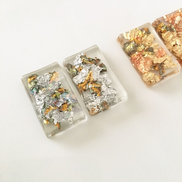 箔レジンピアス(シルバー系) 1枚目の画像