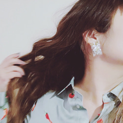 箔レジンピアス(シルバー系) 3枚目の画像