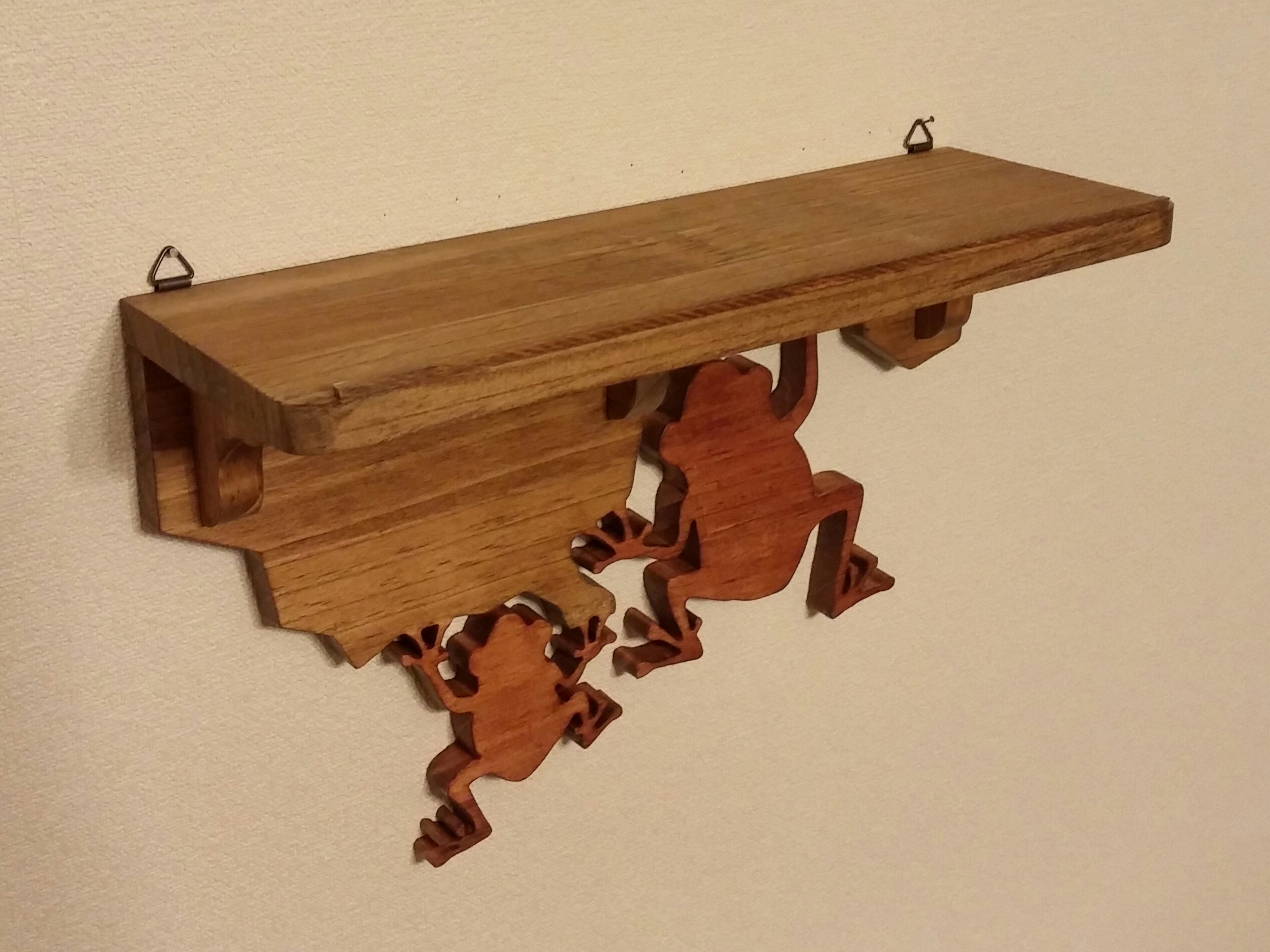 受注制作☆カエル2匹がはっている飾り棚