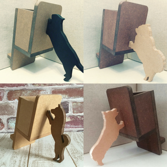 【受注制作】黒猫が支えるメガネケース付きスマホスタンド｜名入れ対応｜色変更可｜ギフトにも 6枚目の画像