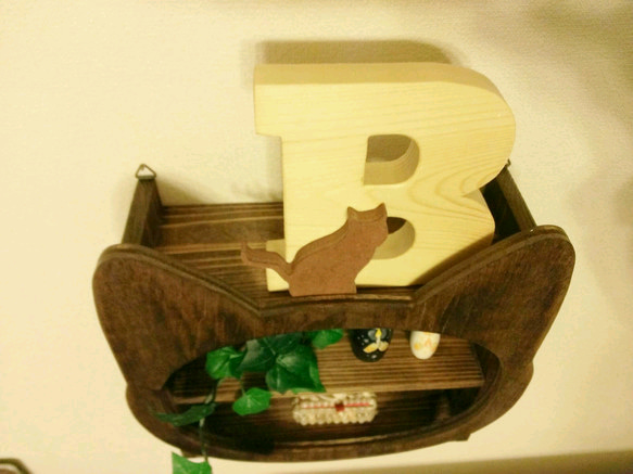 訂製款深胡桃木貓臉展示架 第3張的照片