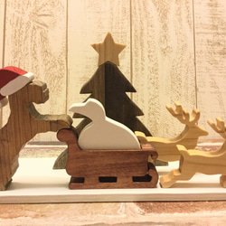 受注制作☆クリスマス☆ミニチュアシュナウザーが遊ぶクリスマス飾り☆Christmas☆Xmas☆犬種・動物の変更可能！ 1枚目の画像
