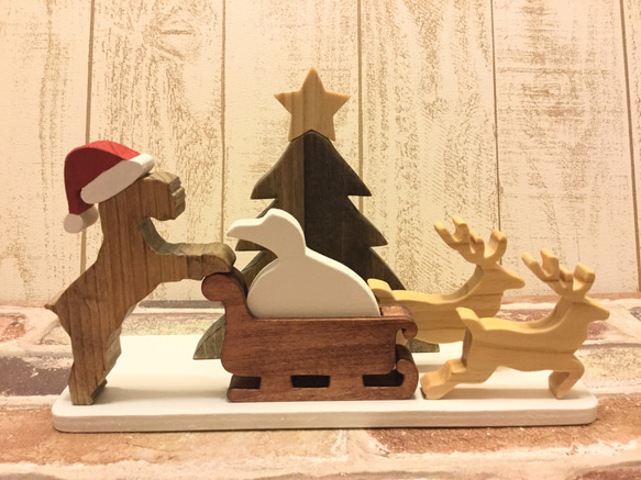 受注制作☆クリスマス☆ミニチュアシュナウザーが遊ぶクリスマス飾り☆Christmas☆Xmas☆犬種・動物の変更可能！ 1枚目の画像