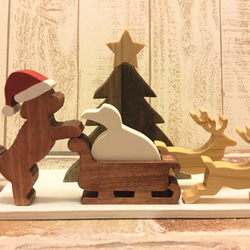 受注制作☆クリスマス☆トイプードルが遊ぶクリスマス飾り☆Christmas☆Xmas☆犬種・動物の変更可能！ 1枚目の画像