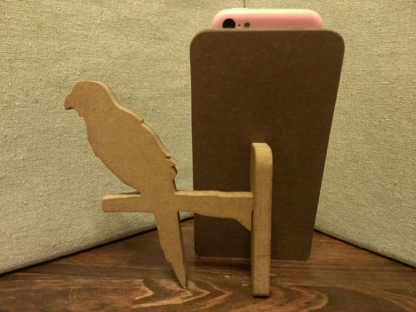 手機/智慧型手機支架，長尾小鸚鵡站立，深褐色 第3張的照片