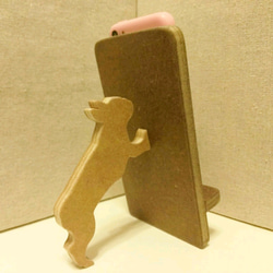 法國鬥牛犬支撐的智慧型手機支架，深棕色 第1張的照片