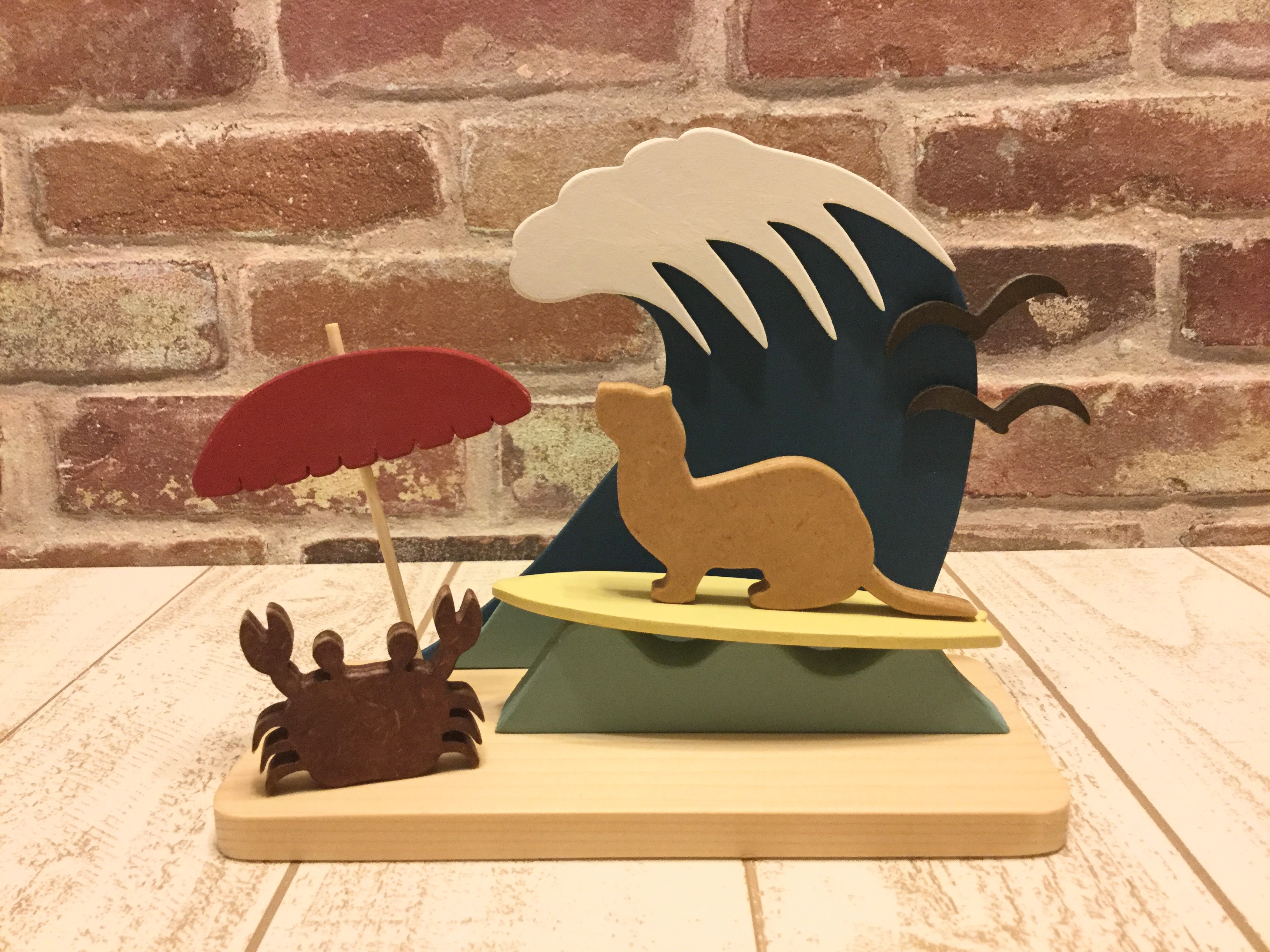 受注制作☆夏☆波とカニとフェレットの置物☆サーフィン☆海☆夏休み☆動物の変更も色変更も可能！