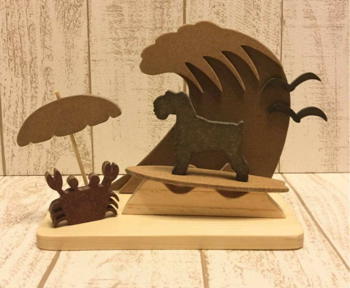 受注制作☆オイル仕上げver.☆夏☆波とカニとシュナウザーの置物☆サーフィン☆海☆夏休み☆犬種の変更も色変更も可能！