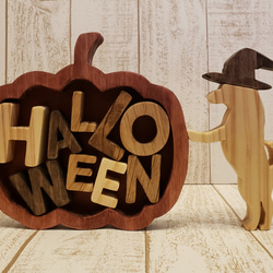 受注制作☆柴犬が支えるカボチャとハロウィンの文字☆Halloween☆色変更・犬種の変更可能！！ 1枚目の画像