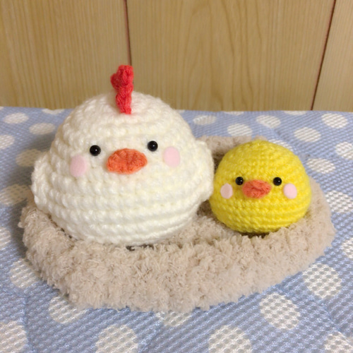 可愛いぬいぐるみ　編み　ハンドメイド　ニワトリさん親子 お部屋に飾りたい！かわいい あみぐるみのニワトリの作り方