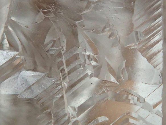 成長線が素敵な水晶の原石トップ 5枚目の画像