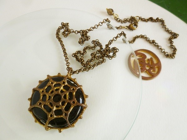 蜘蛛の巣ペンダント