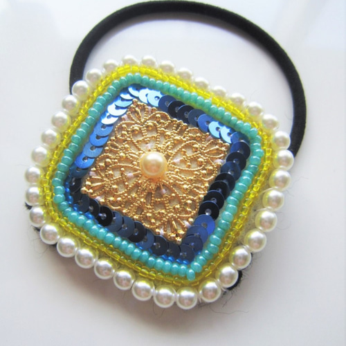 腕に着けても可愛い?ビーズ刺繍ヘアゴム 出よ 