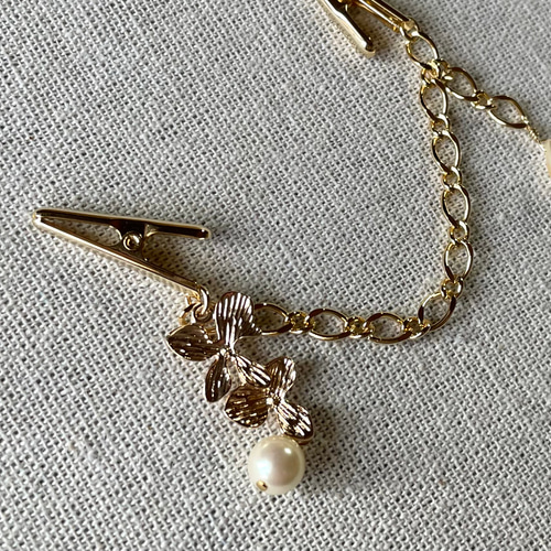 ストールクリップ・帽子クリップなどに♥︎二輪の花としずくパール