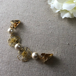 ストール留め・羽織り留めなどに♥︎花とコットンパール 2枚目の画像