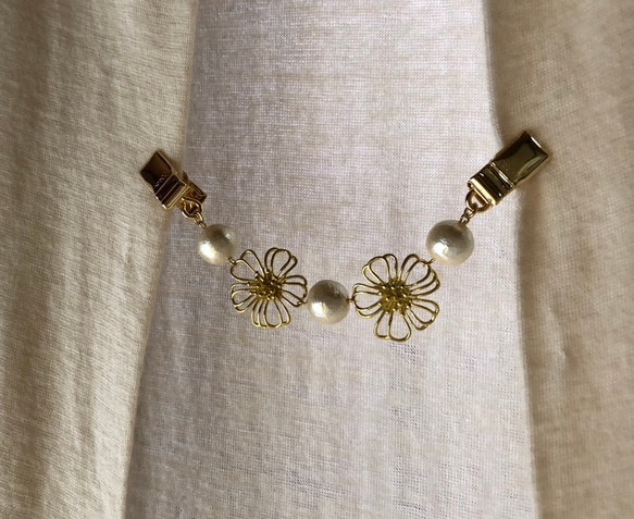 ストール留め・羽織り留めなどに♥︎花とコットンパール 4枚目の画像