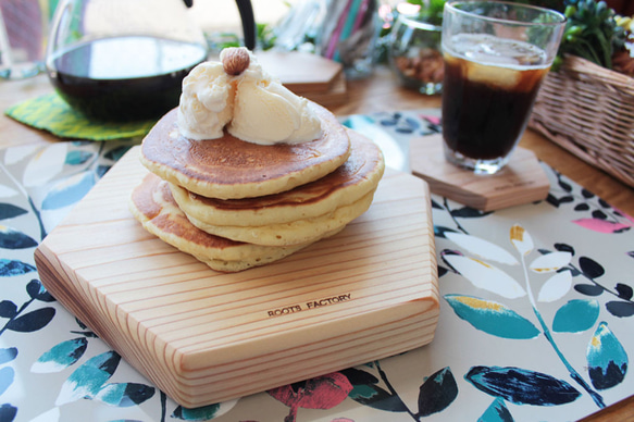 栗の木の椅子➕️カッティングボードのセット　ねこさんになります❕ 栗の木の椅子➕️カッティングボードのセット ねこさんになります❕