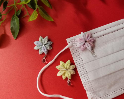 花細工です 完成品】つまみ細工☆小花のマスクチャーム☆つまみ細工のてふてふ堂