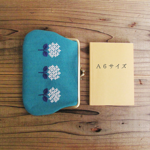 ハンドメイド　手刺繍　がま口ポーチ☆アロマ 手刺繍がま口ポーチ『ランプ草と猫』（大）【受注制作】 がま口
