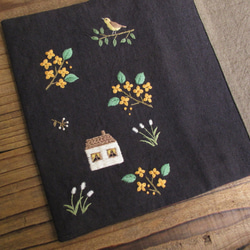 【受注製作】手刺繍のブックカバー『キンモクセイの花咲く頃』 2枚目の画像