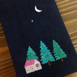 手刺繍のブックカバー『真夜中の森』 3枚目の画像