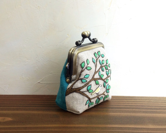 手刺繍の小さながま口『樹と小鳥』 2枚目の画像