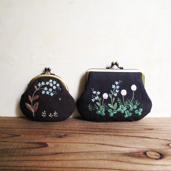 【受注製作】手刺繍の丸いがま口『わすれな草』 5枚目の画像