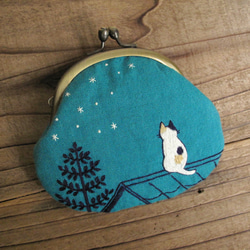 【受注製作】手刺繍の丸いがま口『猫と星空』 1枚目の画像