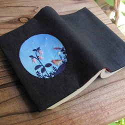【受注製作】手刺繍のブックカバー『ホタルブクロ』 3枚目の画像