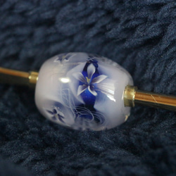 青紫の花のとんぼ玉のかんざし 1枚目の画像