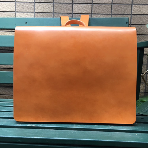 受注製作》ヌメ革 フルフラップリュック 横型 キャメル 手縫い