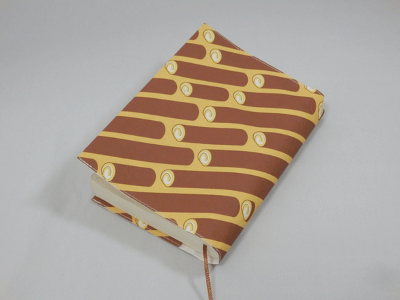 布と紙の文庫本カバー　「ロールケーキ」 1枚目の画像