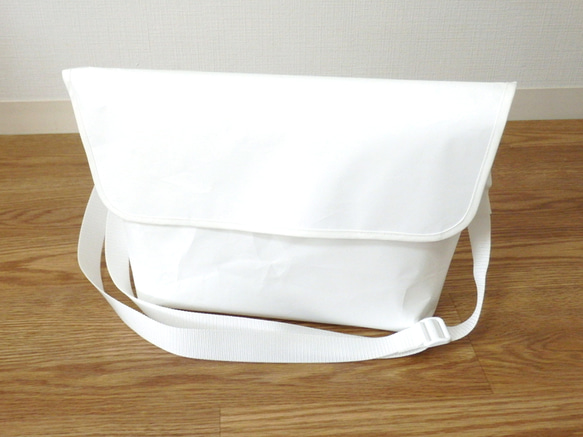 paper messengerbag　Lサイズ（無地：白）※オーダー製作 1枚目の画像