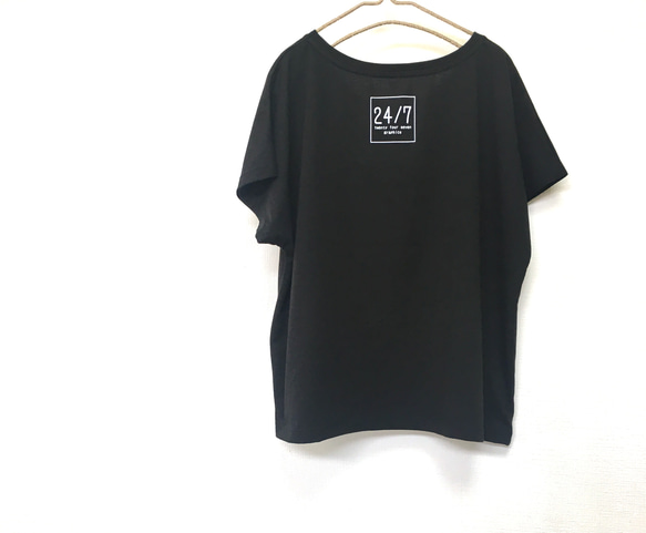 Tシャツ/new!!めっちゃ可愛い❤️ドルマンスリーブレディースTシャツ(ブラック) /ロゴ カットソー 2枚目の画像