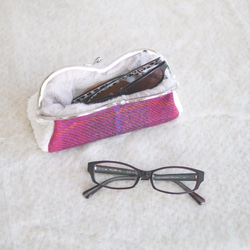 【在庫セール1点のみ】メガネ型　がま口　ハリスツイード赤　ふわもこポーチ 5枚目の画像