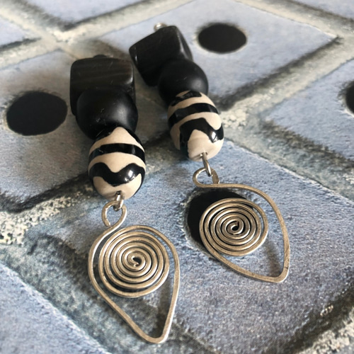 個性的【シルバー・アンティーク】 アフリカンピアス ピアス（フック 