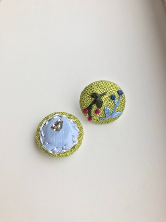 刺繍ピアス 3枚目の画像