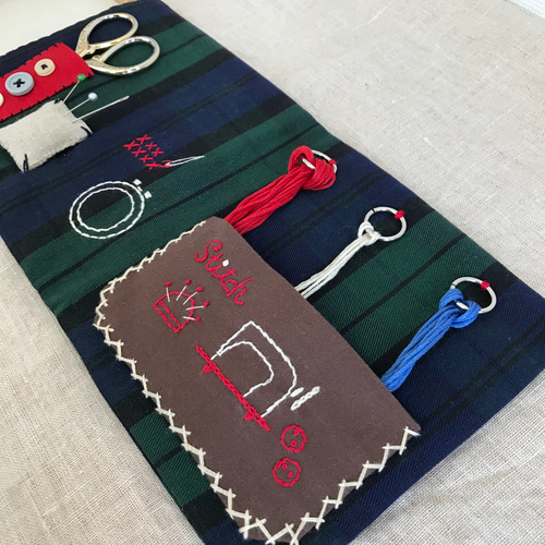 ずぃ♡ ウエイト枠 刺繍イニシャルポーチ♡ イニシャルポーチ❤︎ | irodorikoubouumui's STORE