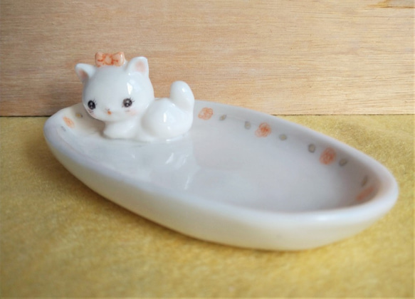 白猫のアクセサリートレイ☆ 5枚目の画像