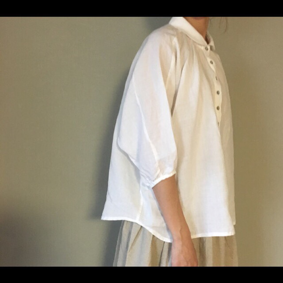 モモンガのようなゆったり~白リネンシャツ 4枚目の画像